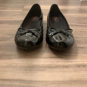 Safe-T-Step Women's Sasha Black Flats, Wide Width